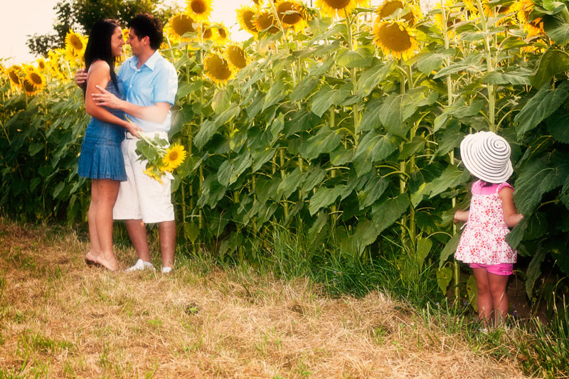 Un servizio fotografico in campagna tra i girasoli