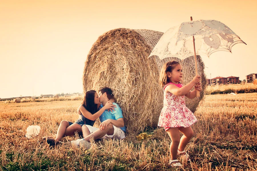 Un servizio fotografico in campagna tra i girasoli